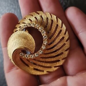 VTG Ultra brooch